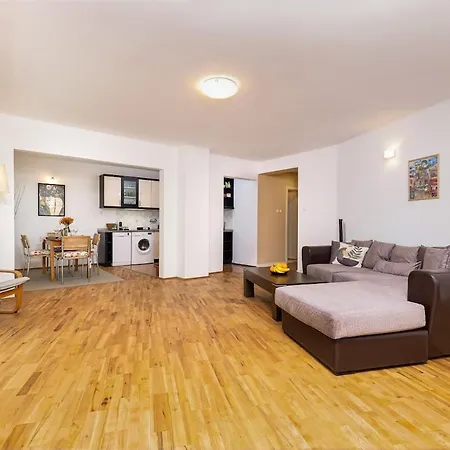 Spacious 2br Kremena 10 Minutes Walk To Center * Plovdiv