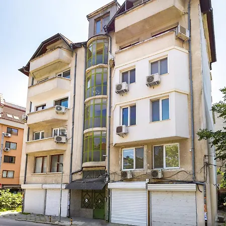 Spacious 2br Kremena 10 Minutes Walk To Center *