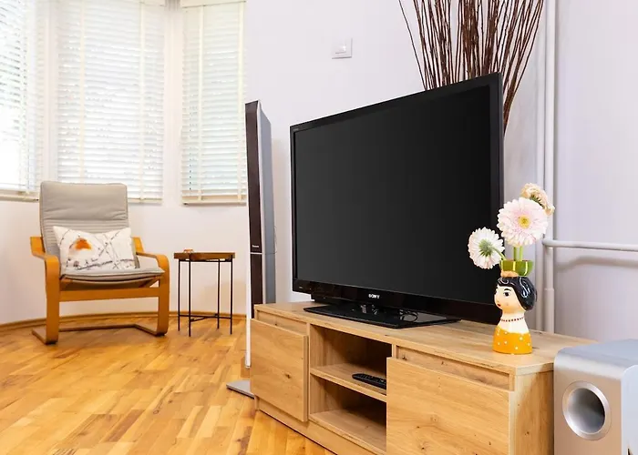 Spacious 2br Kremena 10 Minutes Walk To Center Apartamento *