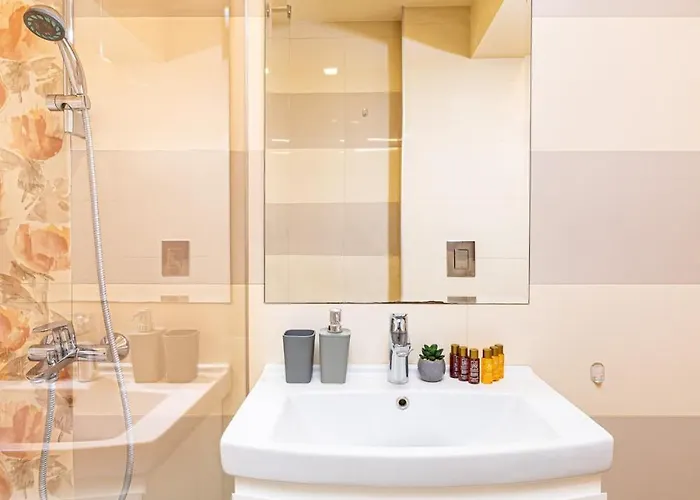 Spacious 2br Kremena 10 Minutes Walk To Center Apartamento