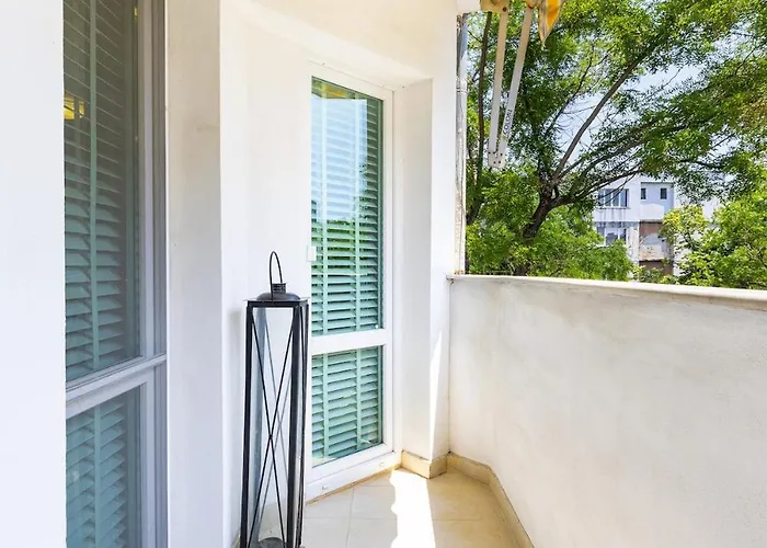 Spacious 2br Kremena 10 Minutes Walk To Center Apartamento *