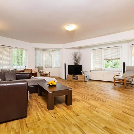 Spacious 2br Kremena 10 Minutes Walk To Center