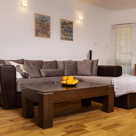 Spacious 2br Kremena 10 Minutes Walk To Center