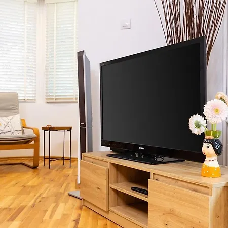 Spacious 2br Kremena 10 Minutes Walk To Center Apartment *