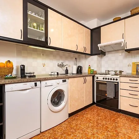 Spacious 2br Kremena 10 Minutes Walk To Center * Plovdiv