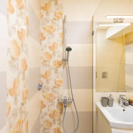 Spacious 2br Kremena 10 Minutes Walk To Center Apartment *