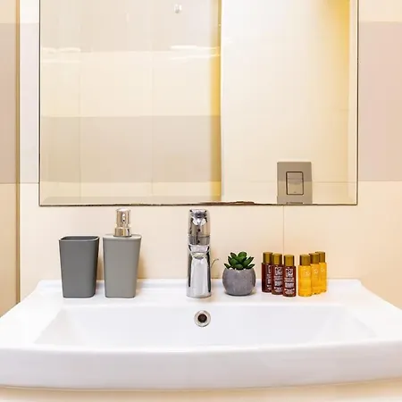 Spacious 2br Kremena 10 Minutes Walk To Center Apartment