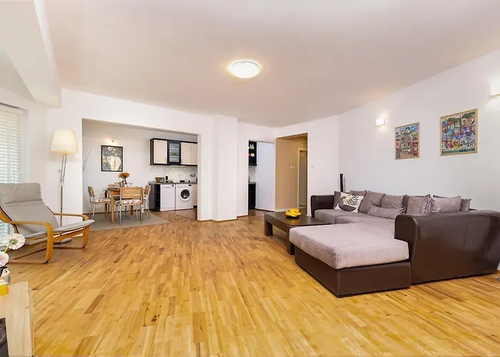 Spacious 2br Kremena 10 Minutes Walk To Center * Plovdiv