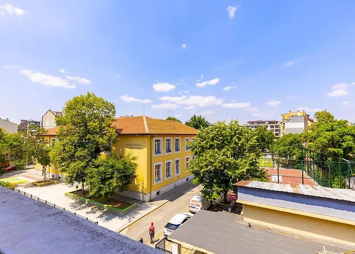 Spacious 2br Kremena 10 Minutes Walk To Center